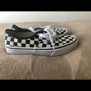 Vans “Authentic” off white & black checkers